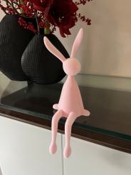 Kantenhocker Hase pastell rosa Velours Samtoptik 37 cm 