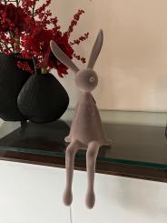 XL Kantenhocker Hase grau braun Velours Samtoptik 57 cm 