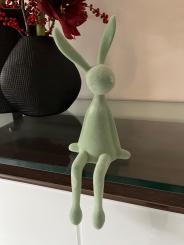 Kantenhocker Hase salbei grün Velours Samtoptik 37 cm 