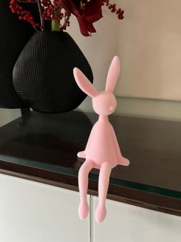 Kantenhocker Hase pastell rosa Velours Samtoptik 28 cm 