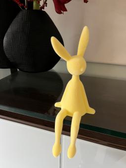 Kantenhocker Hase pastell gelb Velours Samtoptik 28 cm 