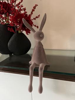 XL Kantenhocker Hase grau braun Velours Samtoptik 57 cm 