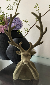 Velours Samt Hirsch moosgrün Arme aufgestützt Samtoptik 40 cm 